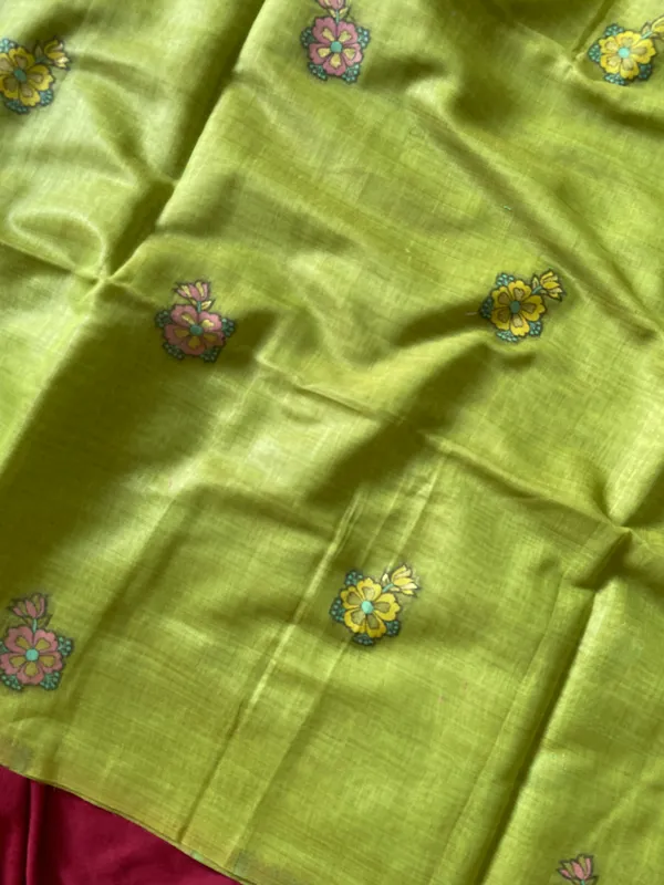Swan_Parrot_Green_–_Swan_Motif_Wedding_Special_|_Premium_Soft_Muga_Cotton_Paithani_Saree_with_Weaving_Design_Featuring_Jungle_Theme