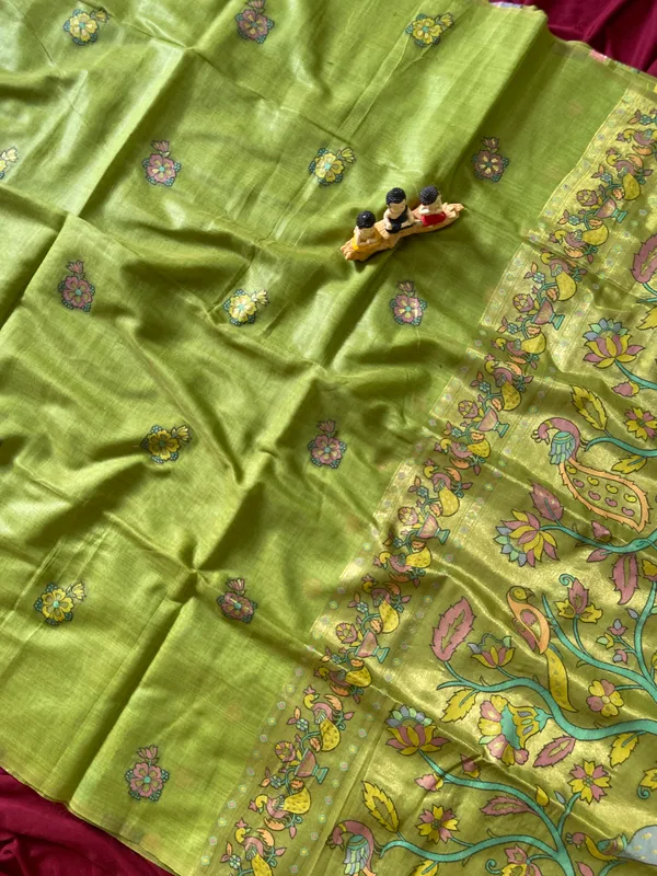 Swan_Parrot_Green_–_Swan_Motif_Wedding_Special_|_Premium_Soft_Muga_Cotton_Paithani_Saree_with_Weaving_Design_Featuring_Jungle_Theme
