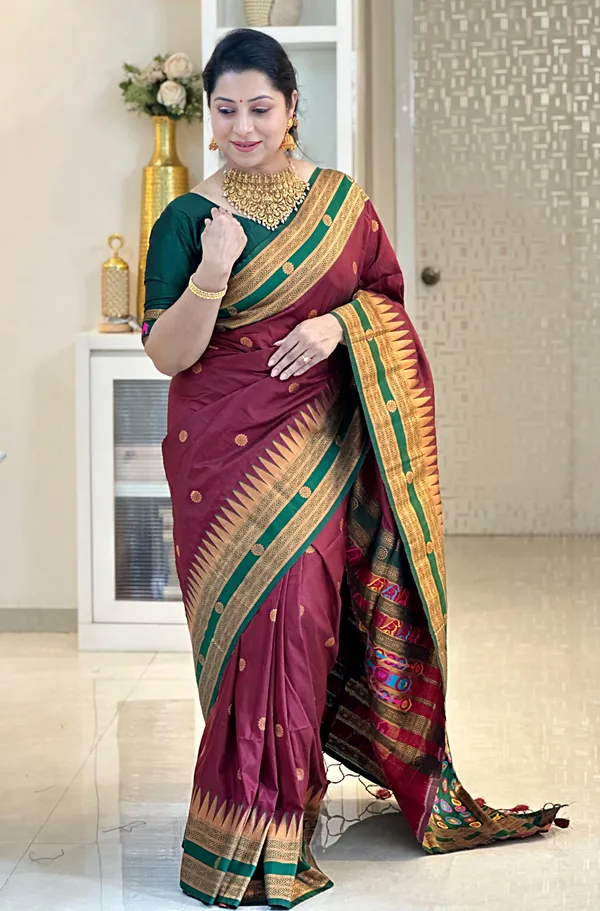 Damyanti_Maroon_–_Legendary_Wedding_Special_|_Premium_Soft_Paithani_Silk_Saree_with_Weaving_Pattern,_Rich_Pallu_&_Border_&_Weaving_Blouse_with_Tassels