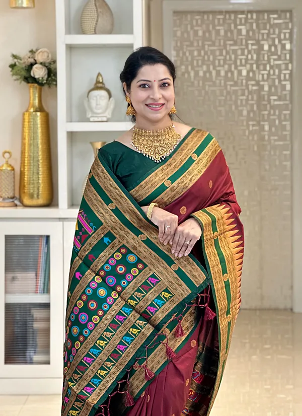 Damyanti_Maroon_–_Legendary_Wedding_Special_|_Premium_Soft_Paithani_Silk_Saree_with_Weaving_Pattern,_Rich_Pallu_&_Border_&_Weaving_Blouse_with_Tassels