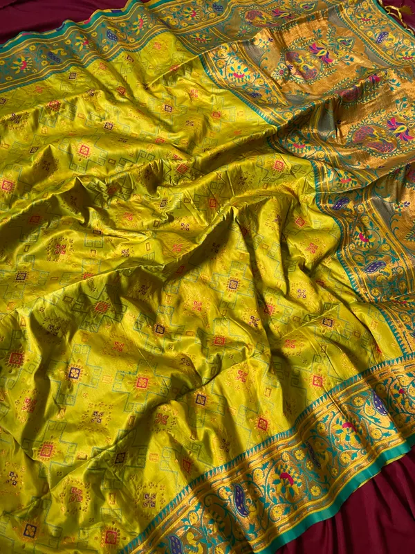 Premium_Soft_Paithani_Silk_sarees_With_Beautiful_Weaving_Pattern_With_Attractive_Rich_Pallu_And_Border_And_Weaving_Blouse_With_Tassels