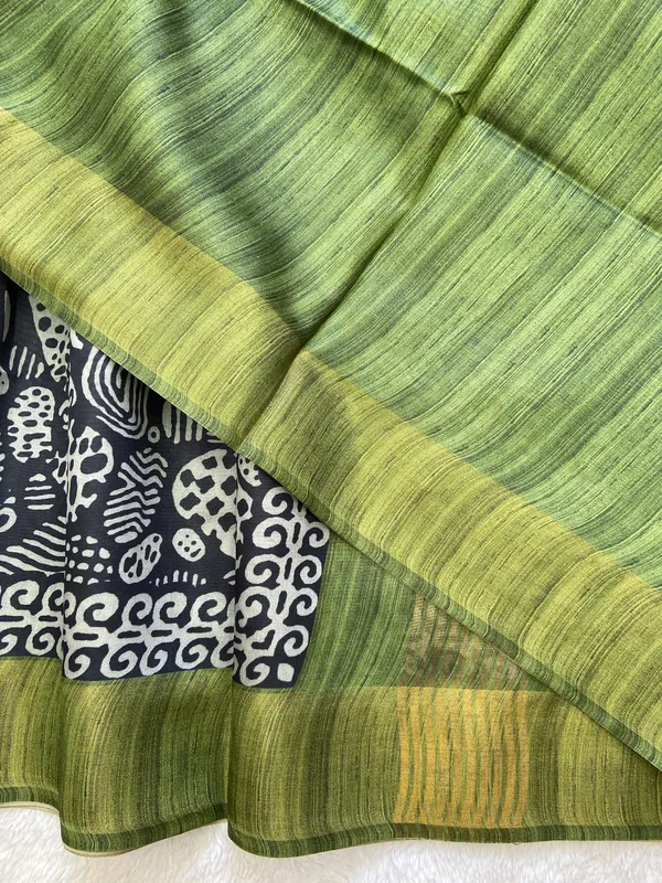 Soft_Tussar_Silk_sarees_with_Beautiful_Print_With_Attractive_Border_And_Contrast_Print_Blouse_With_Tassels