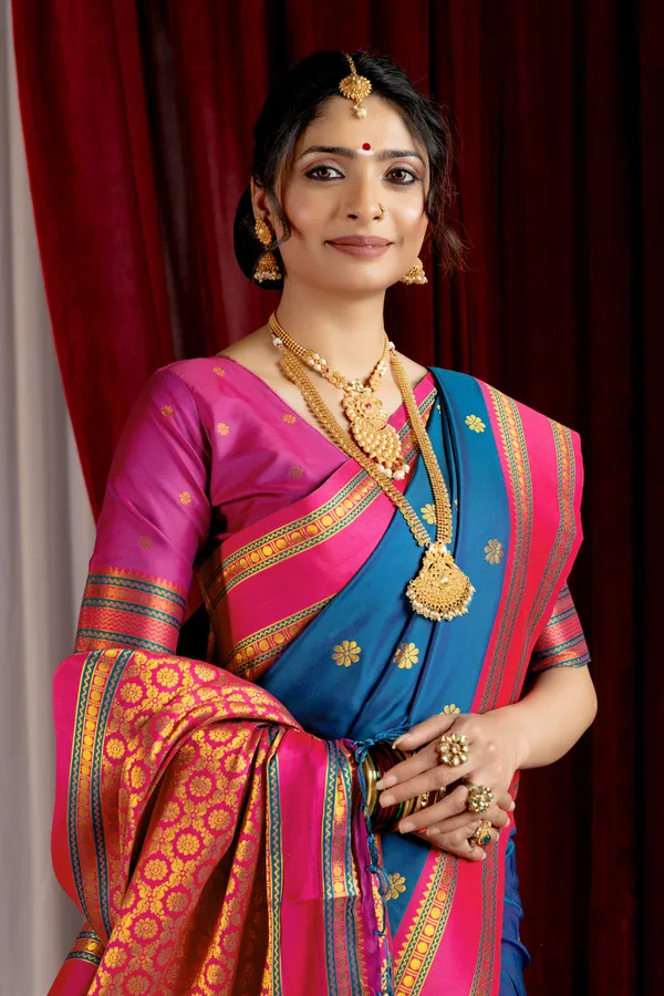 Narayana_Pattu_Narayanpet_Silk_sarees_with_Beautiful_Booti_in_Contrast_Pink-Blue_Shades_With_Attractive_Weaving_Gold_Zari_Design_And_Contrast_Blouse_With_Tassels
