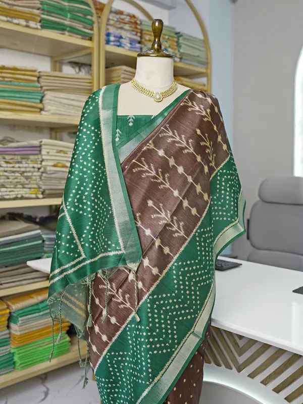 Soft_Tussar_Silk_sarees_with_Beautiful_Digital_Print_With_Attractive_Border_And_Contrast_Print_Blouse_With_Tassels