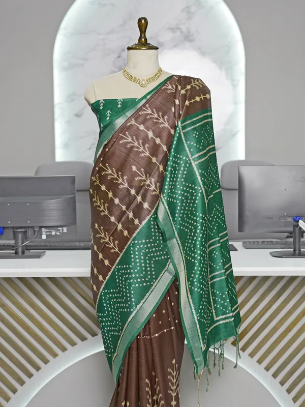 Soft_Tussar_Silk_sarees_with_Beautiful_Digital_Print_With_Attractive_Border_And_Contrast_Print_Blouse_With_Tassels