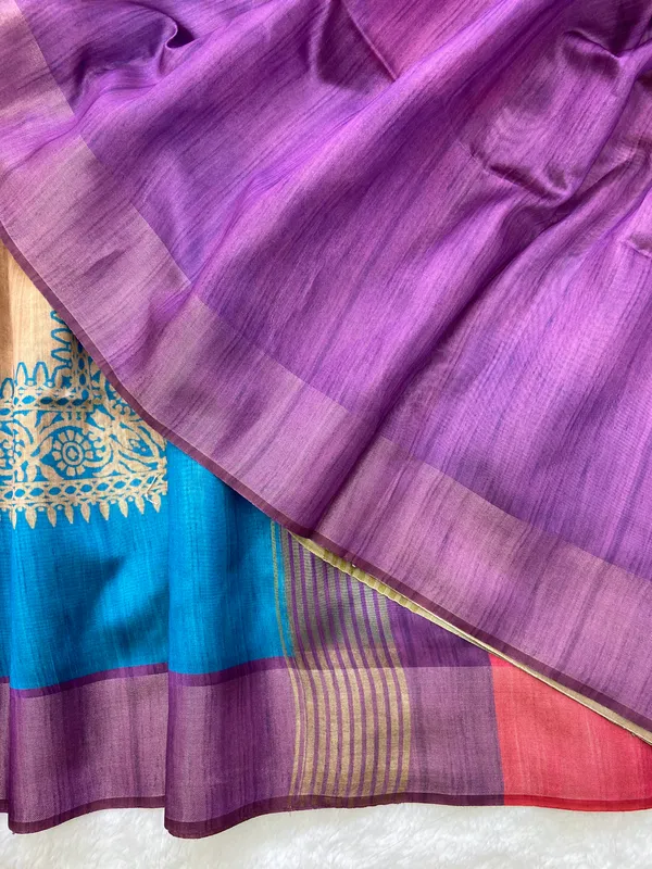 Soft_Tussar_Silk_sarees_with_Beautiful_Print_With_Attractive_Border_And_Contrast_Print_Blouse_With_Tassels