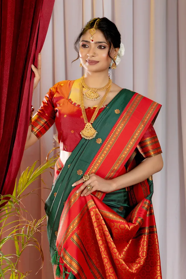 Narayana_Pattu_Narayanpet_Silk_sarees_with_Beautiful_Booti_in_Contrast_Red-Green_Shades_With_Attractive_Weaving_Gold_Zari_Design_And_Contrast_Blouse_With_Tassels