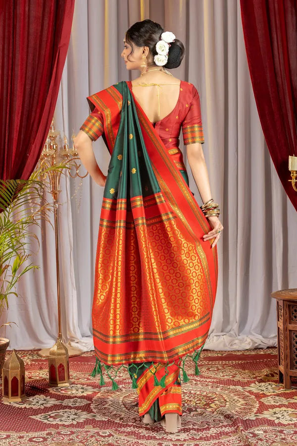Narayana_Pattu_Narayanpet_Silk_sarees_with_Beautiful_Booti_in_Contrast_Red-Green_Shades_With_Attractive_Weaving_Gold_Zari_Design_And_Contrast_Blouse_With_Tassels
