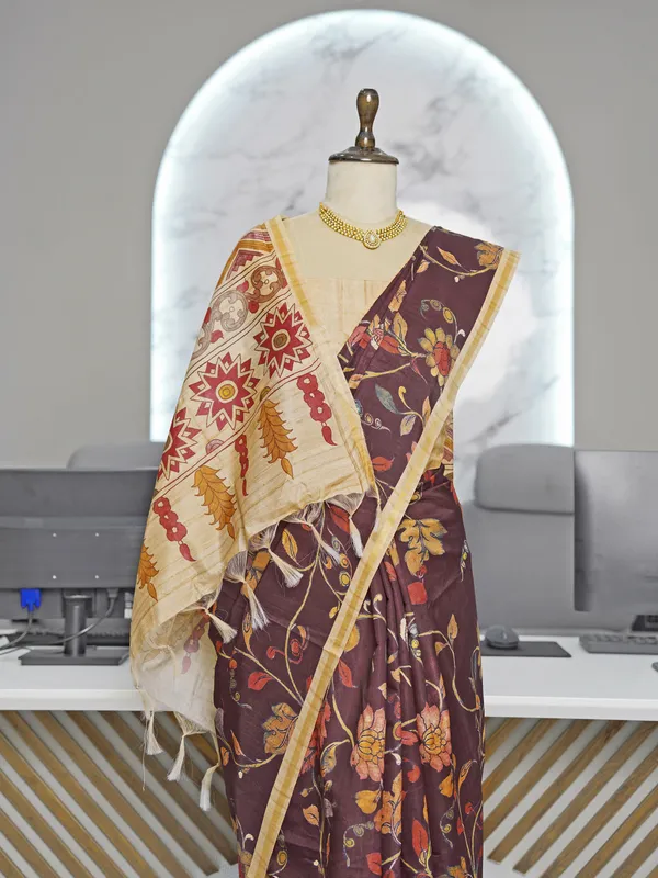 Soft_Tussar_Silk_sarees_with_Beautiful_Digital_Print_With_Attractive_Border_And_Contrast_Print_Blouse_With_Tassels