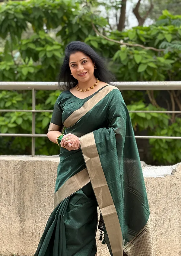 Kashvi_Green_–_Shining_Diwali_Special_|_Soft_Tissue_Cotton_Silk_Saree_with_Weaving,_Border_&_Rich_Pallu,_Sequence_&_Running_Blouse_with_Tassels
