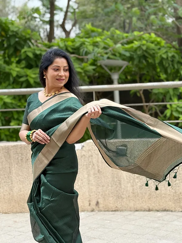 Kashvi_Green_–_Shining_Diwali_Special_|_Soft_Tissue_Cotton_Silk_Saree_with_Weaving,_Border_&_Rich_Pallu,_Sequence_&_Running_Blouse_with_Tassels