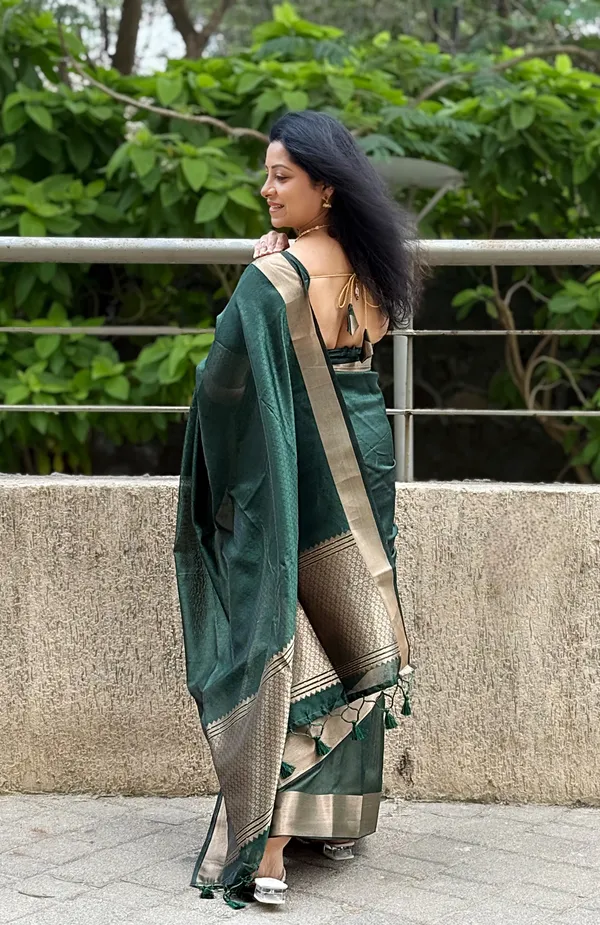 Kashvi_Green_–_Shining_Diwali_Special_|_Soft_Tissue_Cotton_Silk_Saree_with_Weaving,_Border_&_Rich_Pallu,_Sequence_&_Running_Blouse_with_Tassels