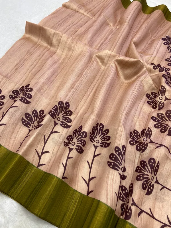 Ziana_Green_–_Navratri_Special_|_Soft_Tussar_Silk_Saree_with_Print,_Border_&_Contrast_Print_Blouse_with_Tassels