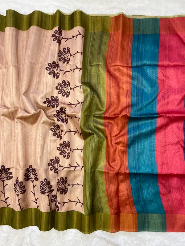 Ziana_Green_–_Navratri_Special_|_Soft_Tussar_Silk_Saree_with_Print,_Border_&_Contrast_Print_Blouse_with_Tassels