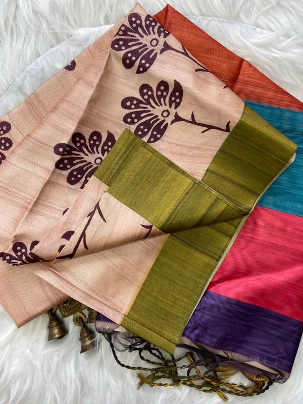 Ziana_Green_–_Navratri_Special_|_Soft_Tussar_Silk_Saree_with_Print,_Border_&_Contrast_Print_Blouse_with_Tassels
