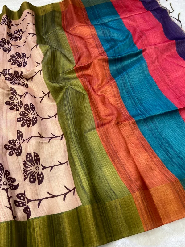 Ziana_Green_–_Navratri_Special_|_Soft_Tussar_Silk_Saree_with_Print,_Border_&_Contrast_Print_Blouse_with_Tassels