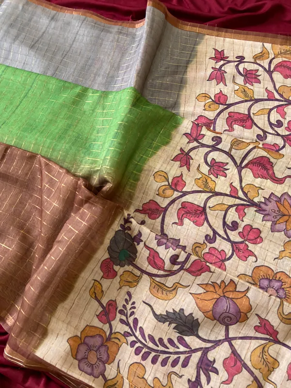 Soft_Semi_Tussar_Silk_sarees_with_Beautiful_Digital_Print_With_Attractive_Border_And_Contrast_Print_Blouse_With_Tassels