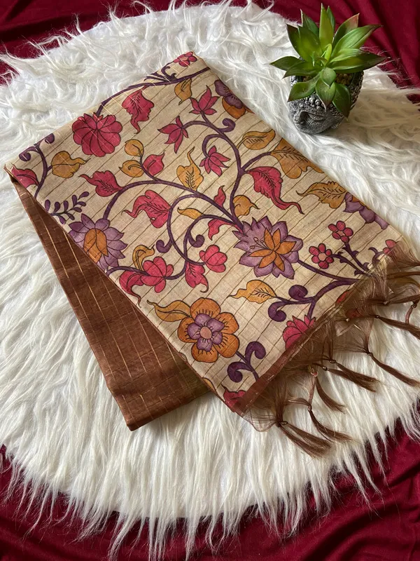 Soft_Semi_Tussar_Silk_sarees_with_Beautiful_Digital_Print_With_Attractive_Border_And_Contrast_Print_Blouse_With_Tassels