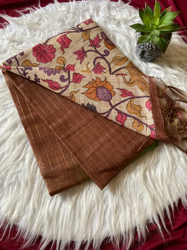 Soft_Semi_Tussar_Silk_sarees_with_Beautiful_Digital_Print_With_Attractive_Border_And_Contrast_Print_Blouse_With_Tassels