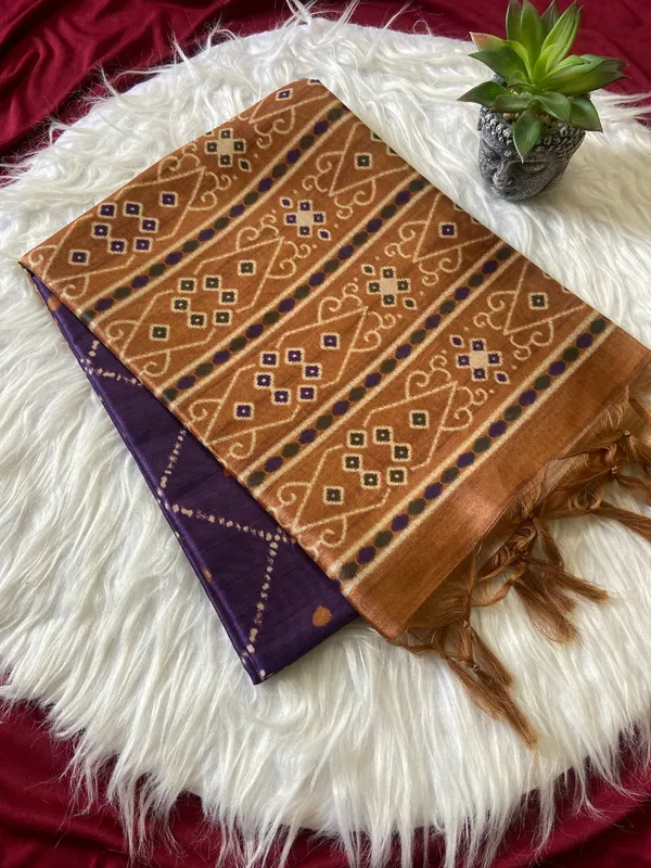 Soft_Tussar_Silk_sarees_with_Beautiful_Digital_Print_With_Attractive_Border_And_Contrast_Print_Blouse_With_Tassels