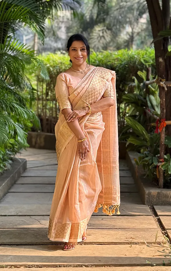 Jagvi_Peach_–_Diwali_Special_|_Soft_Tissue_Silk_Saree_with_Weaving,_Border_&_Rich_Pallu,_Sequence_&_Running_Blouse_with_Tassels