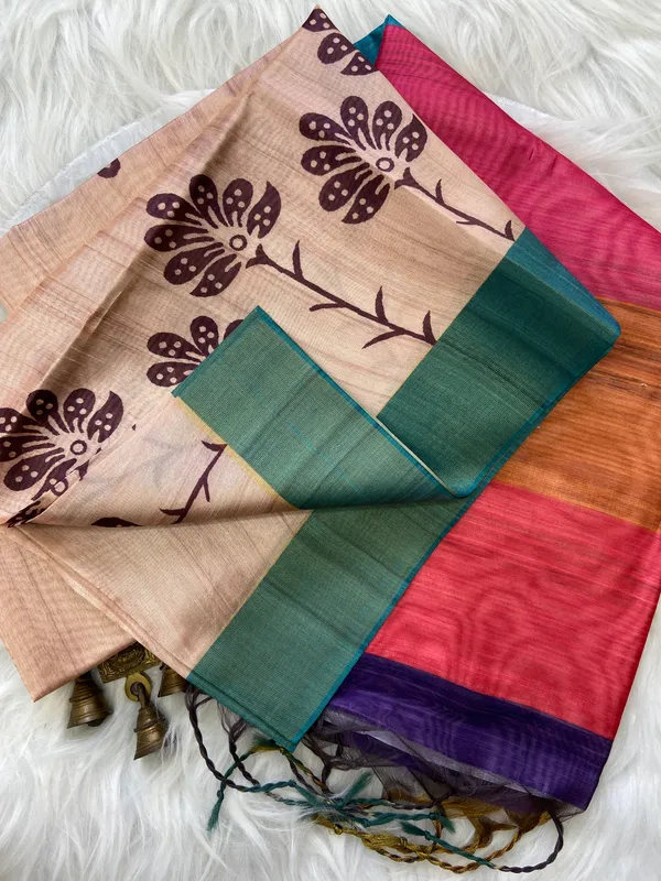 Ziana_Rama_Green_–_Navratri_Special_|_Soft_Tussar_Silk_Saree_with_Print,_Border_&_Contrast_Print_Blouse_with_Tassels