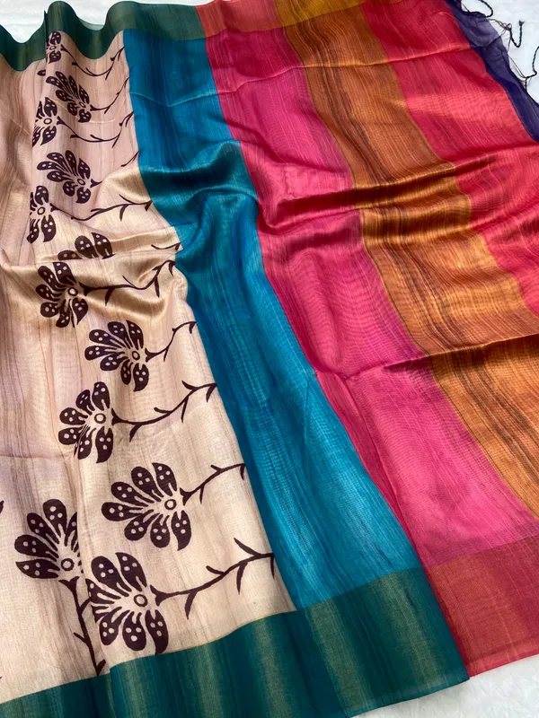 Ziana_Rama_Green_–_Navratri_Special_|_Soft_Tussar_Silk_Saree_with_Print,_Border_&_Contrast_Print_Blouse_with_Tassels