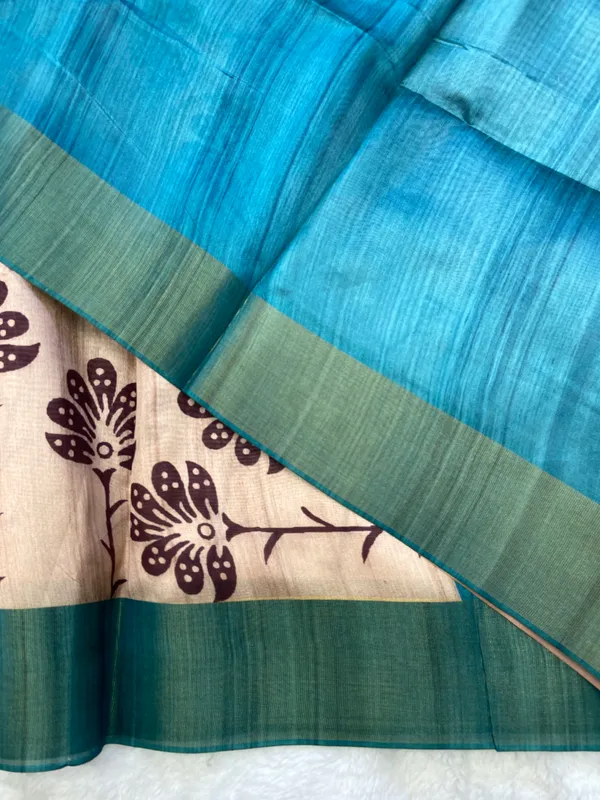 Ziana_Rama_Green_–_Navratri_Special_|_Soft_Tussar_Silk_Saree_with_Print,_Border_&_Contrast_Print_Blouse_with_Tassels