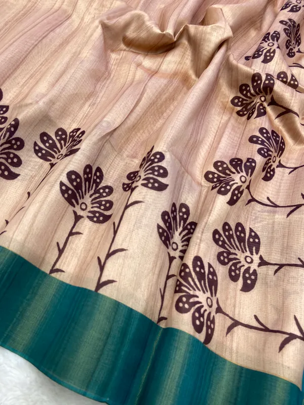 Ziana_Rama_Green_–_Navratri_Special_|_Soft_Tussar_Silk_Saree_with_Print,_Border_&_Contrast_Print_Blouse_with_Tassels