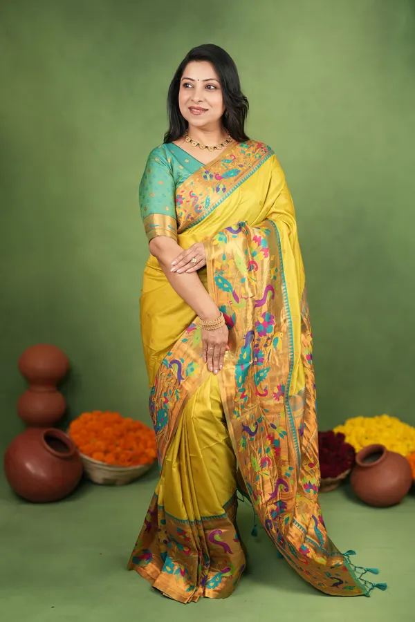 Premium_Soft_Paithani_Silk_sarees_With_Beautiful_Weaving_Pattern_With_Attractive_Rich_Pallu_And_Border_And_Weaving_Blouse_With_Tassels