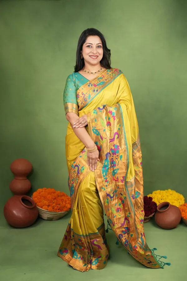 Premium_Soft_Paithani_Silk_sarees_With_Beautiful_Weaving_Pattern_With_Attractive_Rich_Pallu_And_Border_And_Weaving_Blouse_With_Tassels