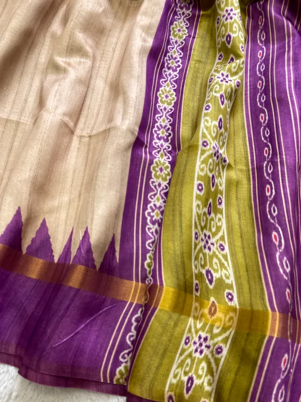 Soft_Tussar_Silk_sarees_with_Beautiful_Print_With_Attractive_Border_And_Contrast_Print_Blouse_With_Tassels