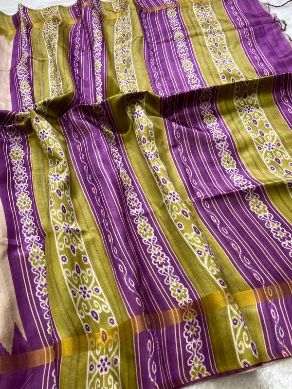 Soft_Tussar_Silk_sarees_with_Beautiful_Print_With_Attractive_Border_And_Contrast_Print_Blouse_With_Tassels