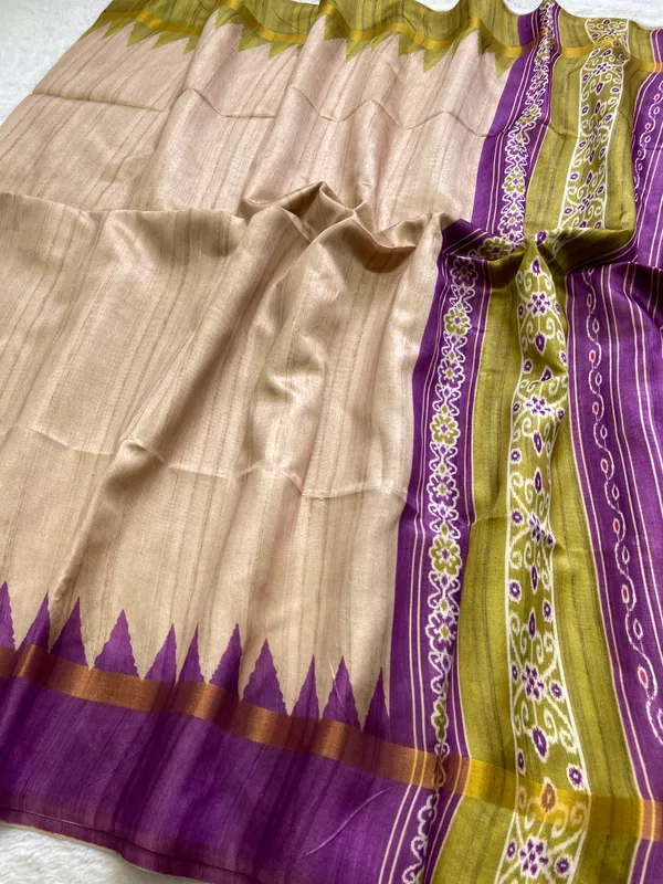 Soft_Tussar_Silk_sarees_with_Beautiful_Print_With_Attractive_Border_And_Contrast_Print_Blouse_With_Tassels