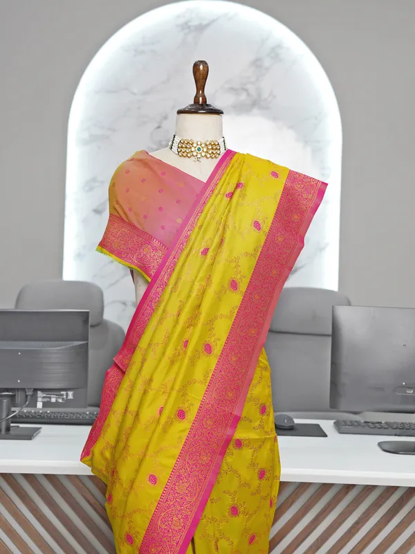 Gunjal_Pista_Green_–_Wedding_Special_|_Premium_Soft_Paithani_Silk_Saree_with_Weaving_Pattern,_Rich_Pallu_&_Border_&_Weaving_Blouse_with_Tassels