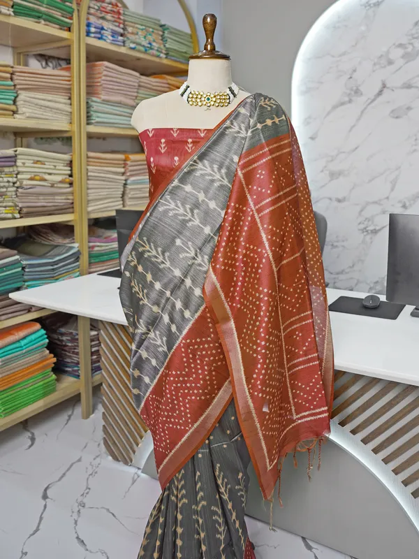 Soft_Tussar_Silk_sarees_with_Beautiful_Digital_Print_With_Attractive_Border_And_Contrast_Print_Blouse_With_Tassels