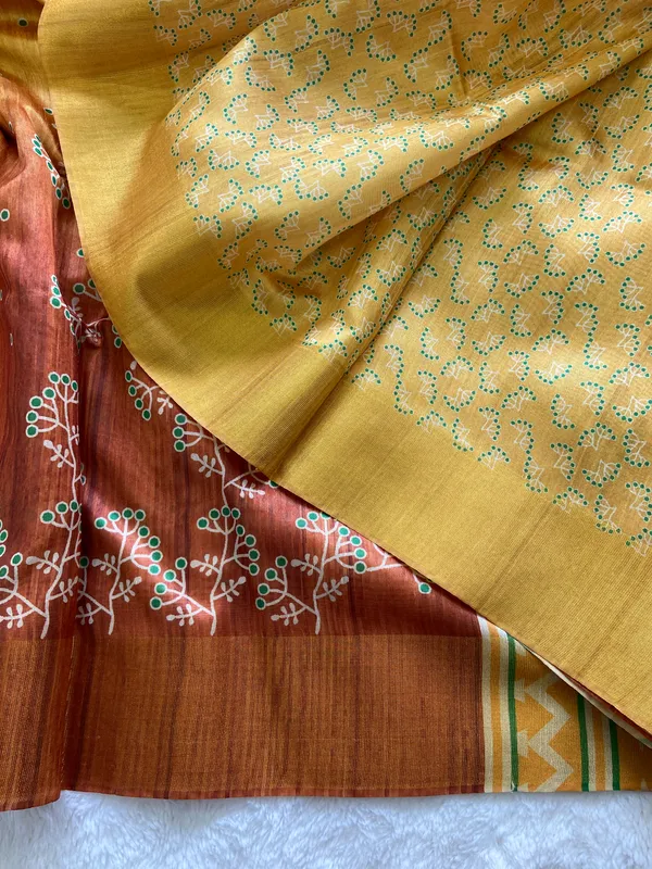 Soft_Tussar_Silk_sarees_with_Beautiful_Print_With_Attractive_Border_And_Contrast_Print_Blouse_With_Tassels