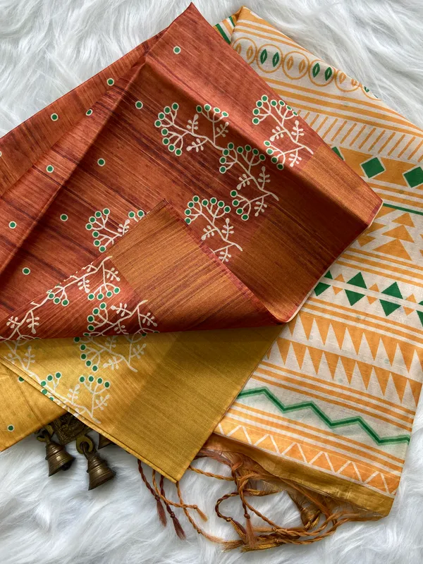 Soft_Tussar_Silk_sarees_with_Beautiful_Print_With_Attractive_Border_And_Contrast_Print_Blouse_With_Tassels