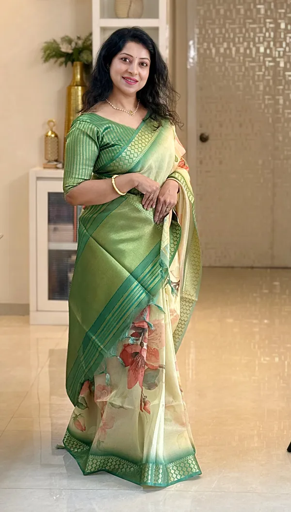 Soft_Tissue_Silk_sarees_with_Beautiful_Digital_Print_With_Attractive_Border_&_Rich_Pallu_With_Sequence_And_Contrast_Print_Blouse_With_Tassels