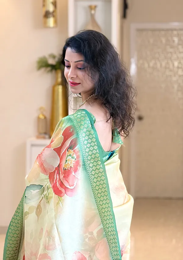 Soft_Tissue_Silk_sarees_with_Beautiful_Digital_Print_With_Attractive_Border_&_Rich_Pallu_With_Sequence_And_Contrast_Print_Blouse_With_Tassels