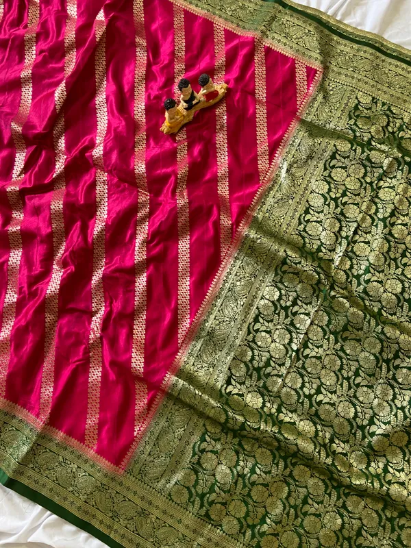 Unnati_Green_&_Rani_Pink_–_Wedding_Special_|_Banarasi_Pure_Satin_Silk_Saree_with_Contrast_Green-Rani_Shades,_Weaving_Gold_Zari_Design
