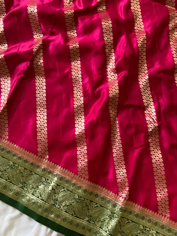 Unnati_Green_&_Rani_Pink_–_Wedding_Special_|_Banarasi_Pure_Satin_Silk_Saree_with_Contrast_Green-Rani_Shades,_Weaving_Gold_Zari_Design
