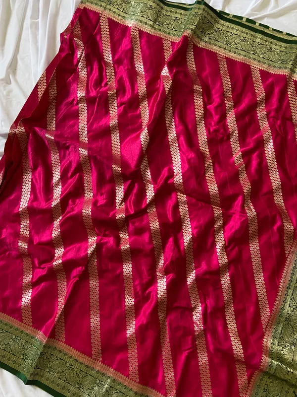 Unnati_Green_&_Rani_Pink_–_Wedding_Special_|_Banarasi_Pure_Satin_Silk_Saree_with_Contrast_Green-Rani_Shades,_Weaving_Gold_Zari_Design