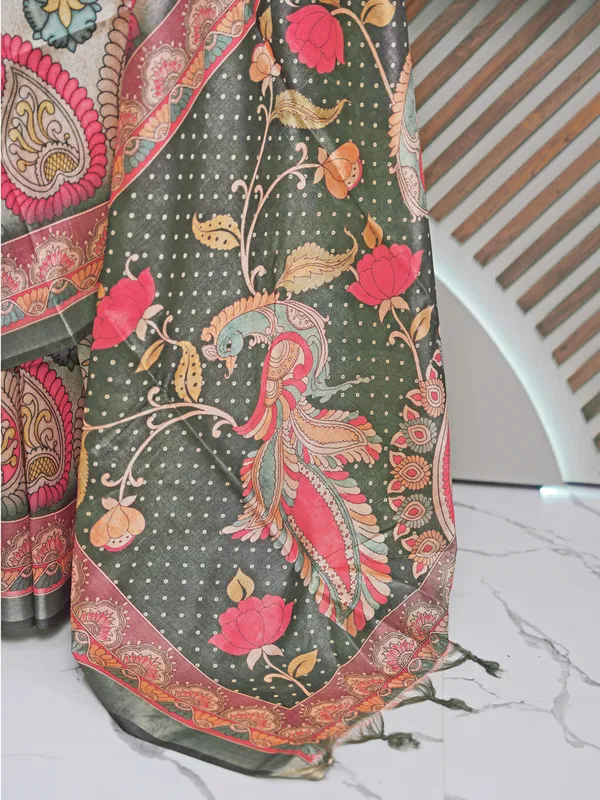 Soft_Tussar_Silk_sarees_with_Beautiful_Digital_Print_With_Attractive_Border_And_Contrast_Print_Blouse_With_Tassels