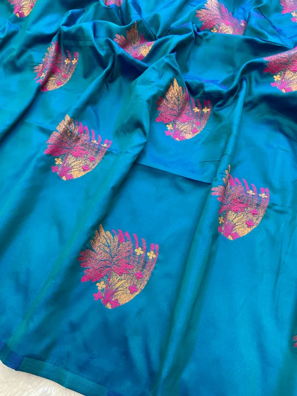 Premium_Soft_Silk_sarees_with_Beautiful_Weaving_Zari_With_Attractive_Two_Tone_Design_And_Weaving_Design_Blouse_With_Tassels