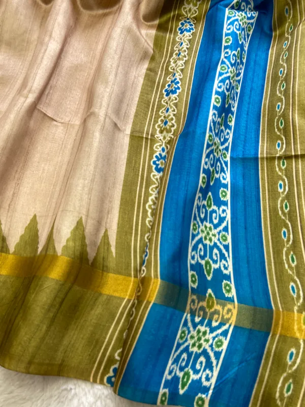 Soft_Tussar_Silk_sarees_with_Beautiful_Print_With_Attractive_Border_And_Contrast_Print_Blouse_With_Tassels