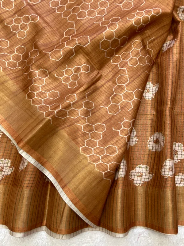 Geetika_Coffee_Brown_–_Melodic_Aesthetic_Edit_for_You_|_Soft_Tussar_Silk_Saree_with_Digital_Print,_Checks_Design_Saree_&_Digital_Print_Blouse
