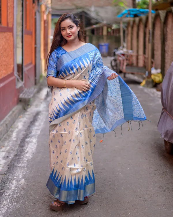 Manjusha_Blue_–_Treasured_Navratri_Special_|_Soft_Tussar_Silk_Saree_with_Print,_Border_&_Contrast_Print_Blouse_with_Tassels