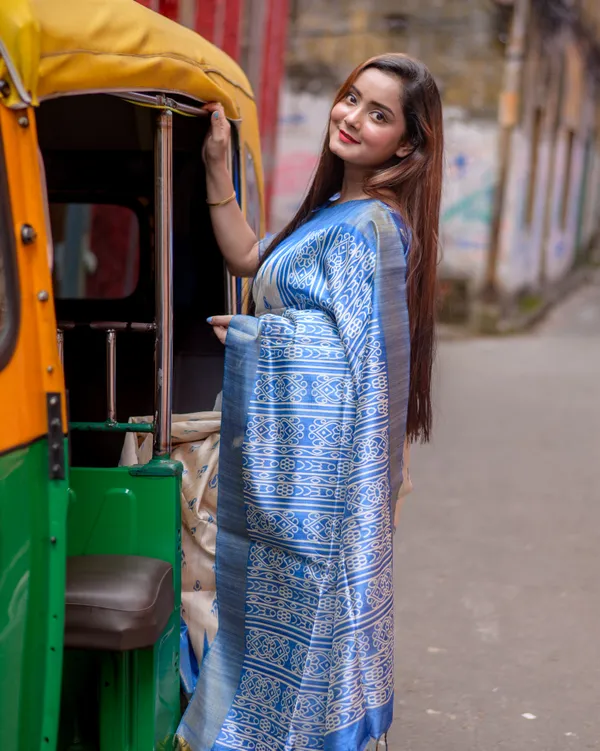 Manjusha_Blue_–_Treasured_Navratri_Special_|_Soft_Tussar_Silk_Saree_with_Print,_Border_&_Contrast_Print_Blouse_with_Tassels