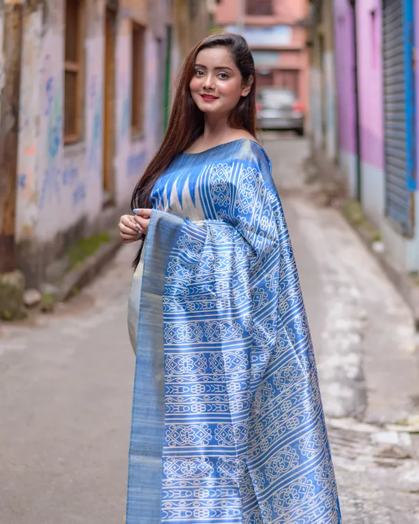 Manjusha_Blue_–_Treasured_Navratri_Special_|_Soft_Tussar_Silk_Saree_with_Print,_Border_&_Contrast_Print_Blouse_with_Tassels